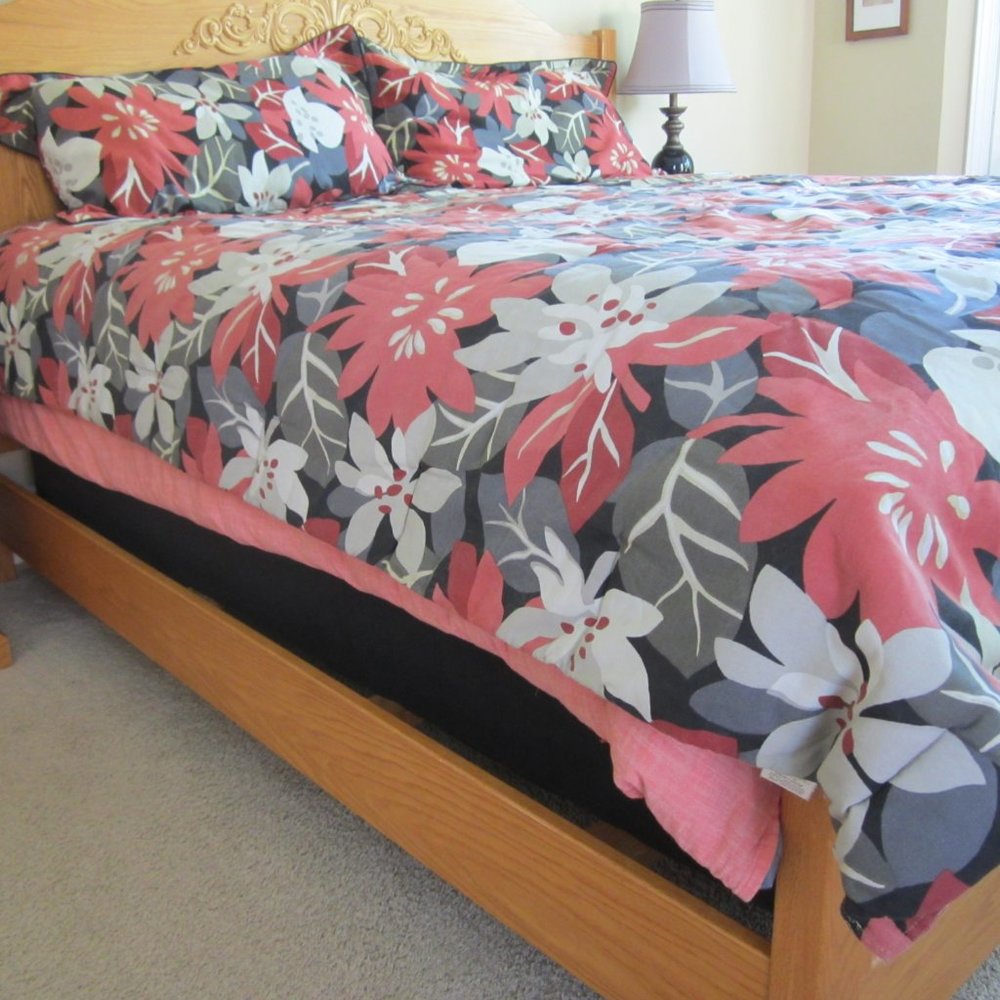 King Size Comforter & 2 shams. Reversible. Floral. - Picture 3 of 7